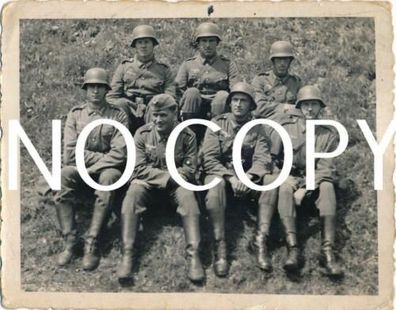 Foto WK II Soldaten Gruppe Nachrichten Truppe Stahlhelm #23
