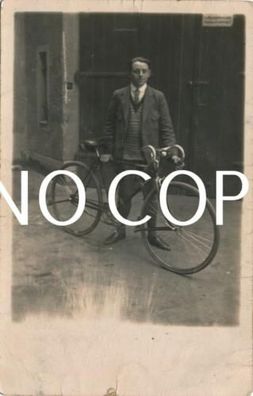 Foto Rennrad Junger Mann mit Rennrad um 1920 X31