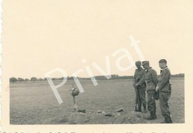 Foto WKII Soldaten Wehrmacht Gebirgsjäger am Grab eines Kameraden Polen A1.83