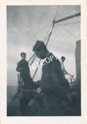 Foto WKII Wehrmacht Soldaten an Bord Minensuchflottille Boot 9 F1.28