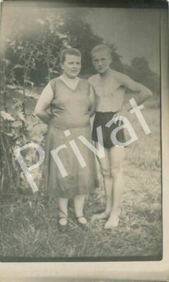 Foto PK WKII Soldat Wehrmacht Luftwaffe Badehose nude mit Frau F1.23