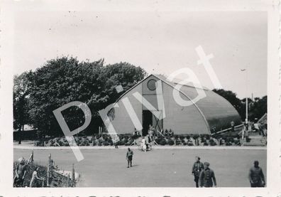 Foto WK II Wehrmacht Hj&oslash; rring Tennishalle gegenüber Sportplatz Norway L1.45