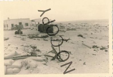 Foto WK II Wehrmacht Afrika Korps Wüste Unterkunft Depot X20