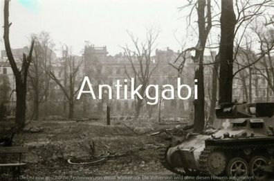 Dia WK2 schwarz weiß Panzer bewacht Kriegsgebiet Trümmer Bombenanschlag C1.18
