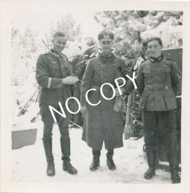 Foto WK II Wehrmacht Leutnant mit Empfang Soldaten H1.65