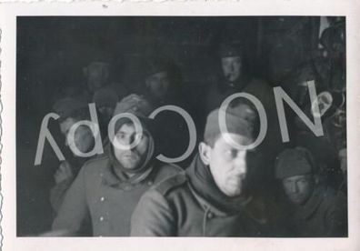 Foto WKII - Müde abgekämpfte Soldaten der Wehrmacht X48