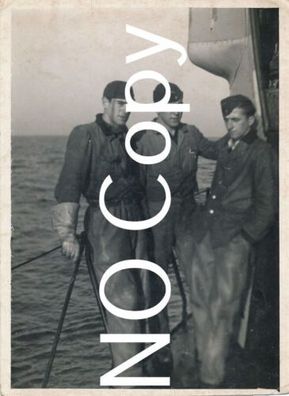 Foto 3 Reich - Mannschaft von U Boot 376 an Deck X45