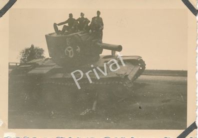 Foto WK II Wehrmacht Soldaten Panzer tank char Beute Russland KW Panzer K1.30