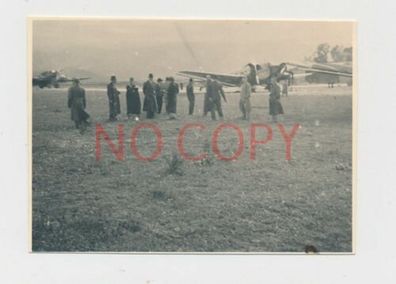 Foto WK2 Legion Condor Flugzeuge Flugplatz Deutsche Offiziere in Zivil #27