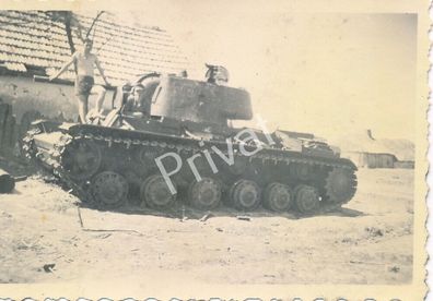 Foto WK II Wehrmacht Russischer Panzer tank char ??? Barwinkowe Ukraine K1.17