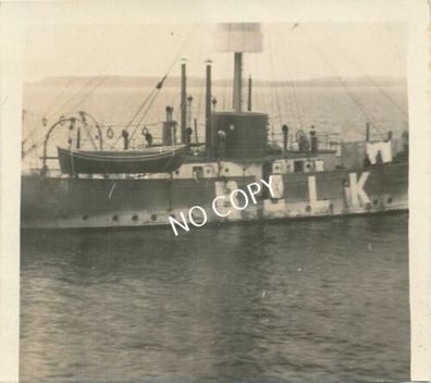 Foto PK WK 2 Schiff mit Tender, Soldaten "BOLK" B 1.80