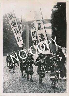 Foto WK 2 Japan beten für den Waffensieg bei Meiji-Heiligtum Tokio C.17