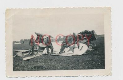 Foto WK 2 Russland Flugzeug abgeschossen wrack roter Stern Stalin #9
