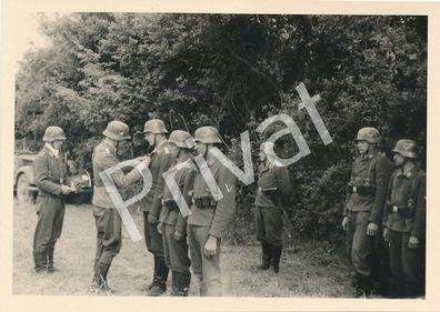 Foto WK II Wehrmacht Soldaten Auszeichnung Orden Verleihung F1.69