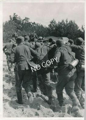 Foto Wk2 XL Presse Rotitschi am Dnjepr, tiefen Sand, Geschütze retten 1941 C1.65