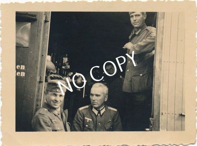 Foto WK II Soldaten im Werkstattwagen Trosabteilung Instandsetzung J1.22