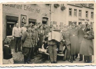 Foto WK II Wehrmacht Soldaten Restaurant Eifeler Hof Nürnberg? 1940 L1.72
