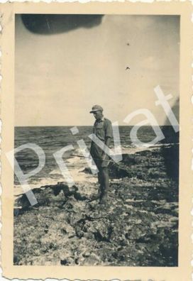 Foto WK 2 Soldat beim Angeln, Mittelmeer A1.15