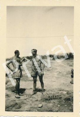 Foto WK 2 Soldaten Tarnzelt Plausch Wüste 1941Libyen ????? A1.15
