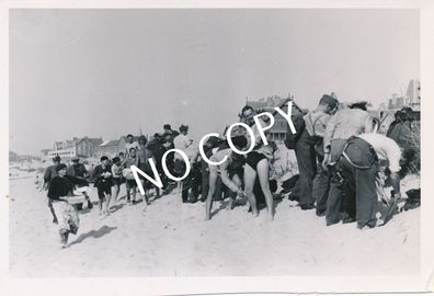 Foto WKII Wehrmacht Soldaten nude Fischmarkt Boulogne-sur-Mer France StrandH1.74