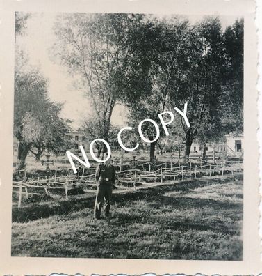 Foto WK II Ukraine Soldatenfriedhof gefallener Kamerden J1.25