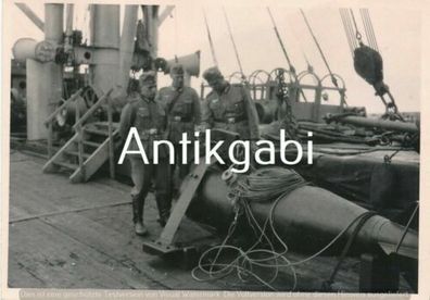 Foto WK 2 Kriegsschiff mit Soldaten und Torpedo B 1.19
