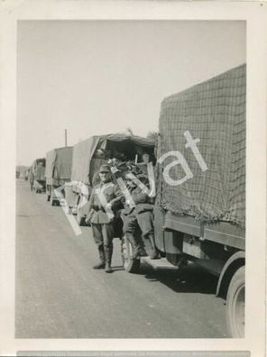 Foto WK2 Gebirgsjäger Radfahr Battl. 402 LKW Konvoi Rast 2.5.1940 B 1.9