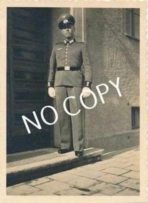 Foto WK2 Portrait Soldat in Uniform, Wehrmacht B 1.31