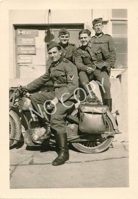 Foto WK II Soldaten mit Motorrad J1.39