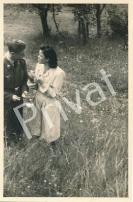Foto WK II Wehrmacht Soldat mit Dame Heimaturlaub Rheingau 1941 F1.37