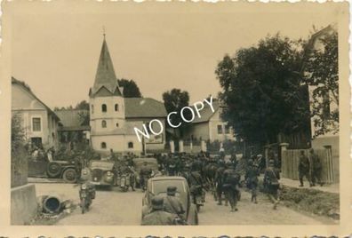 Foto WK II Einmarsch der Wehrmacht - Dorf Kirche G1.6