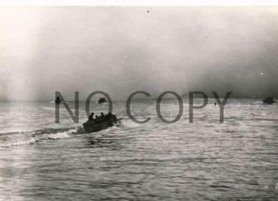 Foto WK2 - Marine Sturm Landung auf Insel Worms 1941 X68