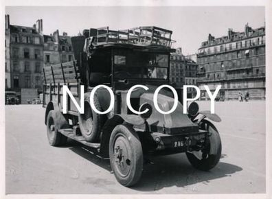 Foto WK2 Frankreich Paris Oldtimer Auto Lastwagen mit Holzgas Motor 1942 X33