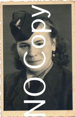 Foto 3 Reich - porträt junge Frau in Uniform mit Schiffchen X45