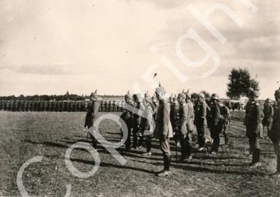 Foto WK1 - Kaiser Wilhelm verleiht Orden an der Front X52