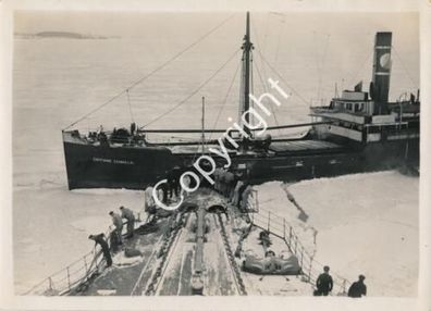 Foto - Eisbrecher mit Frachtschiff Capitaine Commelin X63