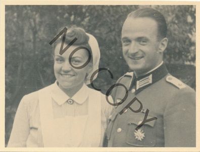 Foto WK2 - Leutnant Fuhr mit Krankenschwester Orden X70