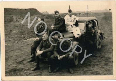 Foto WK2 - Wehrmacht Soldaten mit KFZ car auto X84