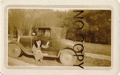 Foto Frau mit Nobel Oldtimer Auto car KFZ um 1920 #99