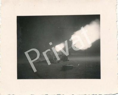 Foto WK II Wehrmacht Flak Kanonen Feuer nachts Russland ?????? F1.34