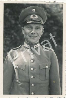 Foto WK II Portrait eines jungen Soldaten in Uniform F1.65