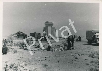 Foto WKII Panzerdivision Bayerlein Soldaten Panzer Fahrzeuge Wüste Afrika F1.75
