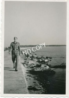 Foto WK II Soldat am Strand E1.77