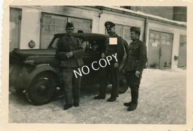 Foto WK II Offizier vor KFZ Auto mit seinem Stab Fahrer E1.46