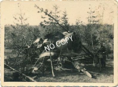 Foto WK II abgestürztes Flugzeug abgeschossen, nach feindlichem Angriff E1.42