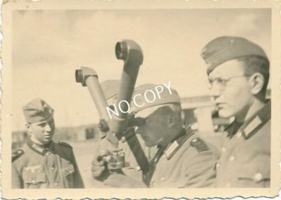 Foto WK II Soldat mit Scherenfernrohr E1.44