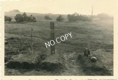 Foto WK II Soldatengräber Gedenkstätte gefallener Pioniere E1.7
