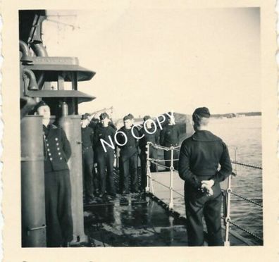 Foto WK II Deck eines Kreuzers Kriegsmarine im Mittelmeer März 1943 E1.4