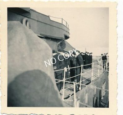 Foto WK II Deck eines Kreuzers Kriegsmarine im Mittelmeer E1.4