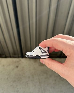 AJ4 White Cement Sneaker Schlüsselanhänger